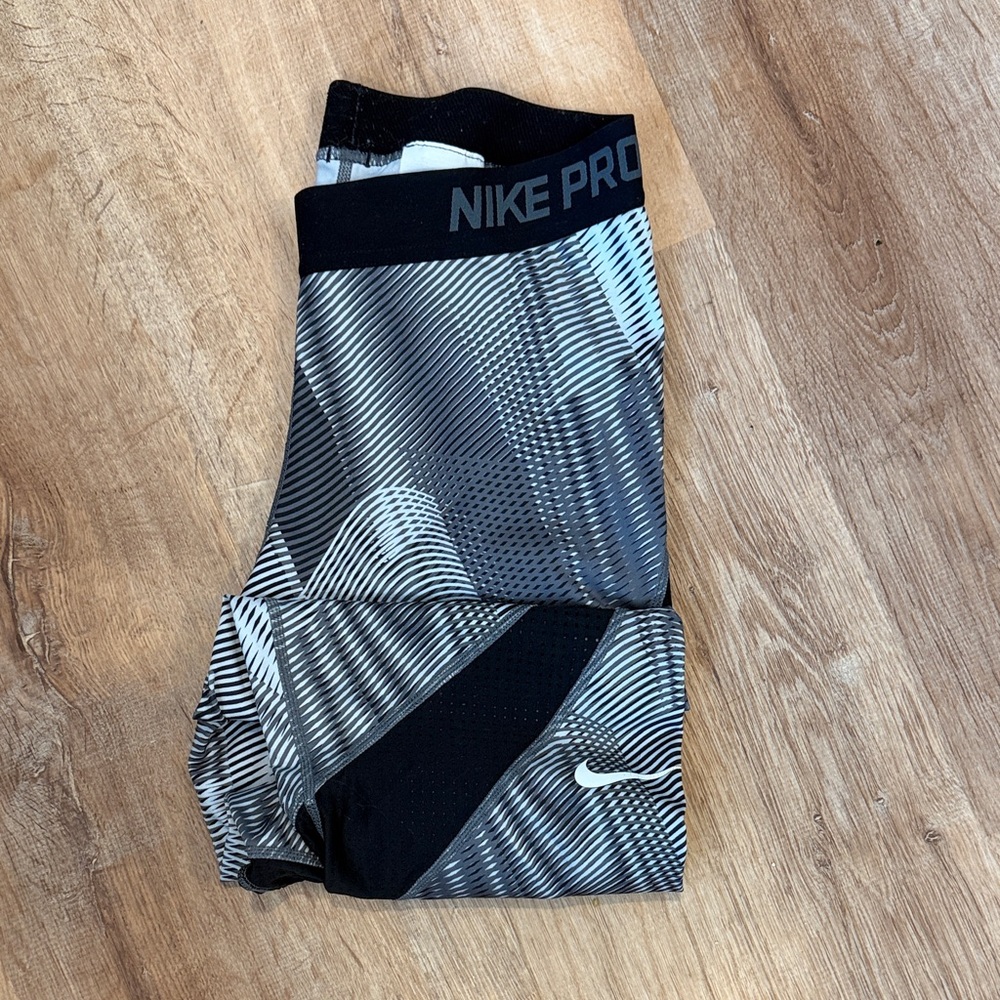 Nike Pro Geometric Black and Gray Leggings